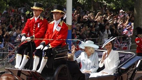 احتفالات اليوبيل البلاتيني للملكة إليزابيث أجمل إطلالات العائلة المالكة البريطانية البوابة