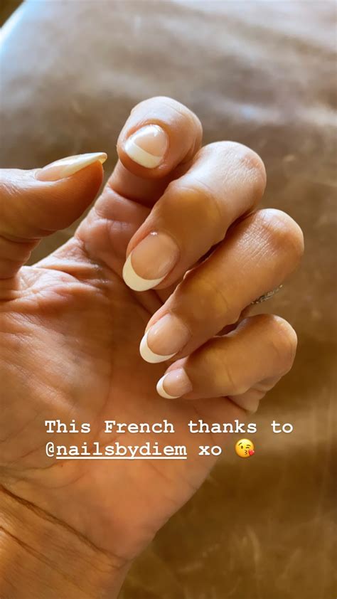 Jessica Alba Is The Latest Celebrity To Get A Classic French Manicure