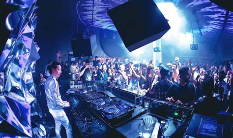 Clubs In Singapore Dance The Night Away At The Citys