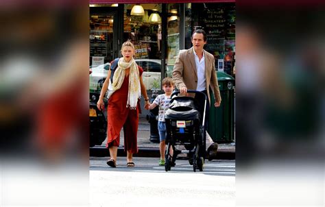 Pics Claire Danes Enjoys Mommy Me Day Out With Her Newborn Son