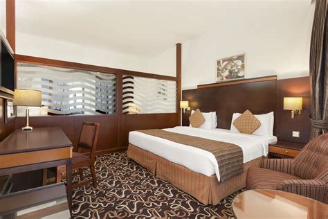 Howard Johnson By Wyndham Bur Dubai Dubai Ae Hotels