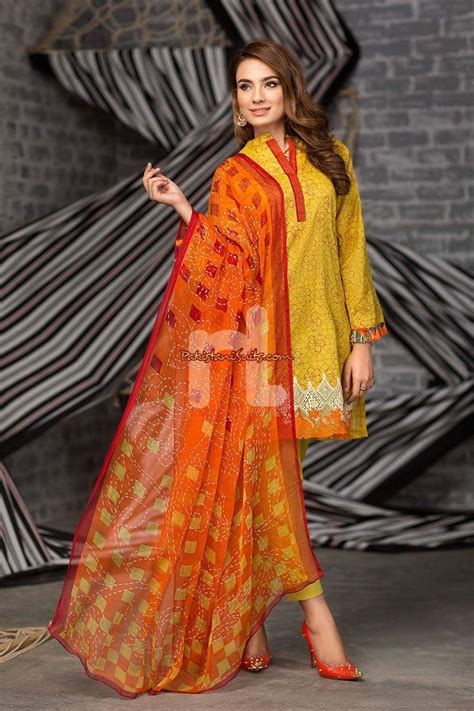 Pin By Narinder Sohi On Shalwar Kameez Pakistani Dress Design Designer Dresses Fashion