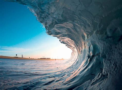 Making waves - Photographer captures stunning images ...