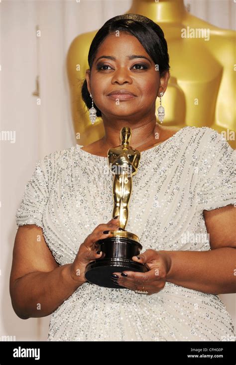 Octavia Spencer Us Film Actress With Her Oscar For The Help In February