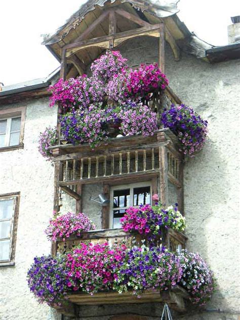 Top 23 Spectacular Balcony Gardens That You Must See