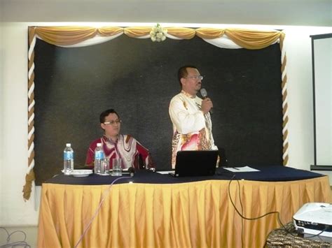 Kajian ini terbatas kepada mahasiswa pengajian diploma secara sepenuh masa yang tiga gugusan utama iaitu : Laman Pengajian Perniagaan STPM Cikgu aZLy: April 2012