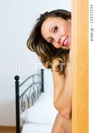 Naked woman posing in doorwayの写真素材 13371334 PIXTA