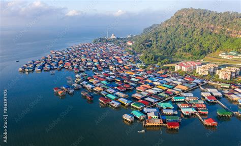 Zdjęcie Stock View Of Sandakan City With Sandakan District Mosque And