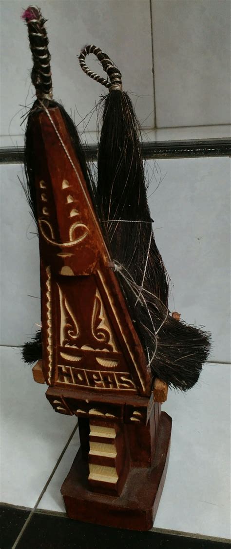 Rumah adat batak dari semua sub suku secara umum: Jual souvenir, miniatur rumah adat batak atap ijuk. di ...