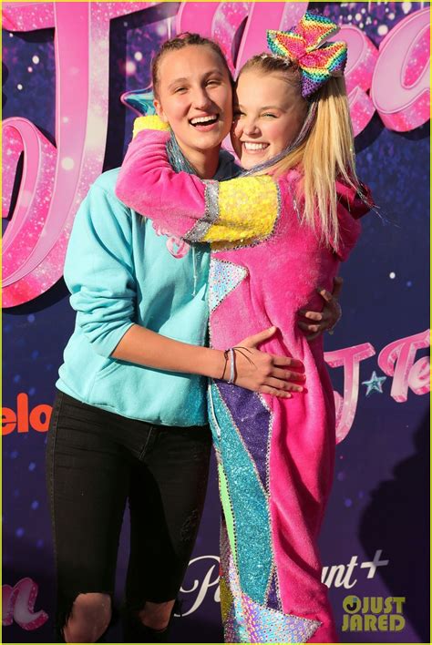 Full Sized Photo Of Jojo Siwa Reveals Current Relationship Status With