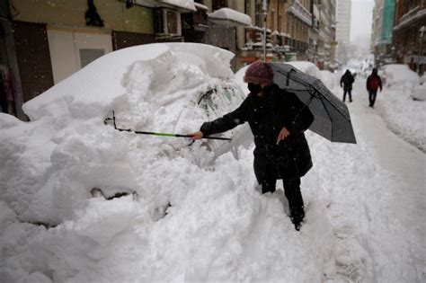 Рекордные снегопады в мадриде, испания ! Storm Filomena Breaks Snowfall Record in Madrid | AccuWeather