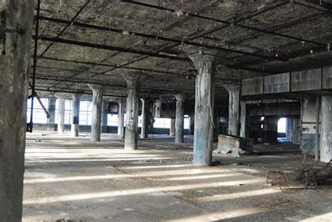 Abondoned Auto Plant In Detroit Things To See Abandoned Warehouse