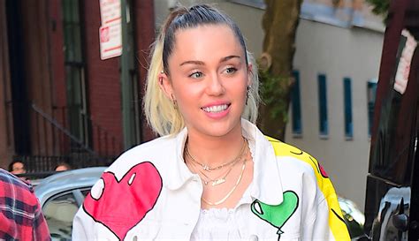 Miley Cyrus Shows Off Her Legs In Rainbow Short Shorts Miley Cyrus Just Jared Celebrity