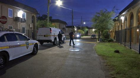 At Least 1 Dead In Triple Shooting At Jacksonville Apartment