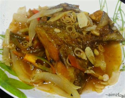 Terong goreng bersama sambal balado adalah menu populer kesukaan orang indonesia yang seringkali jadi lauk pendamping andalan di dapur rumahan. AIMZF: Ikan Bawal Tumis Serai