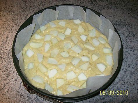 Die äpfel schälen, in kleine stücke schneiden und diese leicht in den teig drücken. Apfel - Schmand Kuchen von ladymadonna1982 | Chefkoch ...