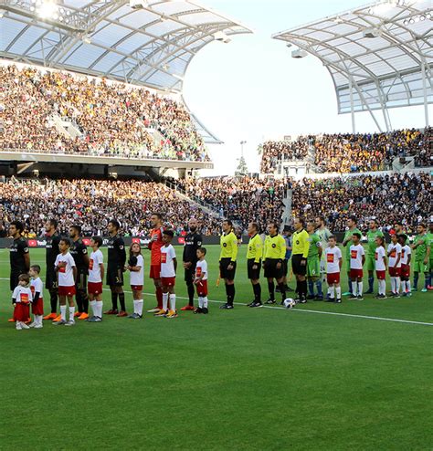SPORTS DIGEST: New stadium is a hit as LAFC wins home opener