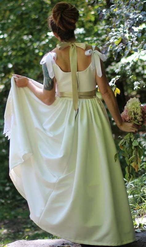 Https://tommynaija.com/wedding/apron Style Wedding Dress