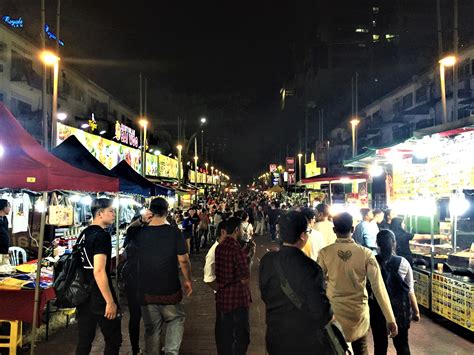 What jalan alor captures people's hearts with its beautiful selection of authentic local dishes. Jalan Alor Food Street at Bukit Bintang in Kuala Lumpur ...