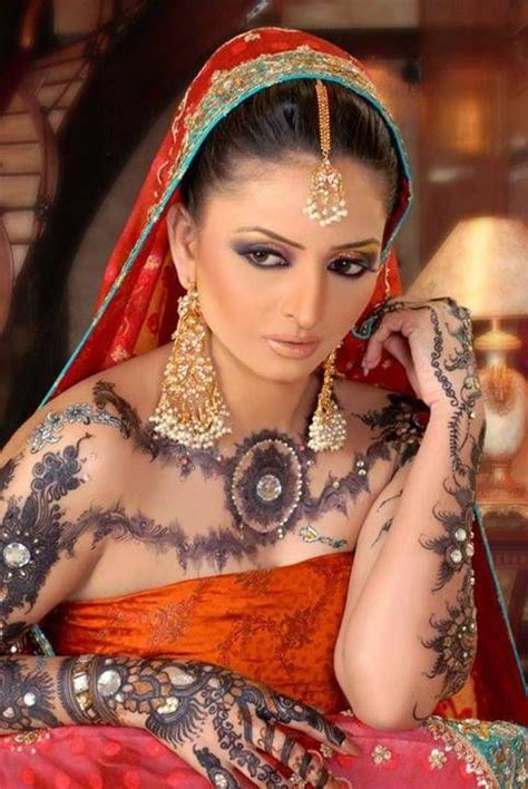 Beautiful Latest Simple Arabic Pakistani Indian Bridal Girl Mehndi