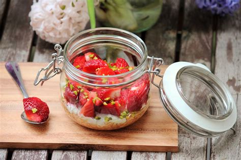 No, overnight oats do not make you gain weight. Low Calorie Overnight Oats Under 300 Calories / 21 High-Protein Breakfasts Under 300 Calories ...
