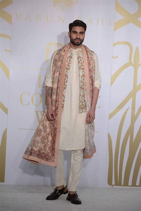 Pin By Srishti Kundra On Desi Attire Indian Men Fashion Groom Dress