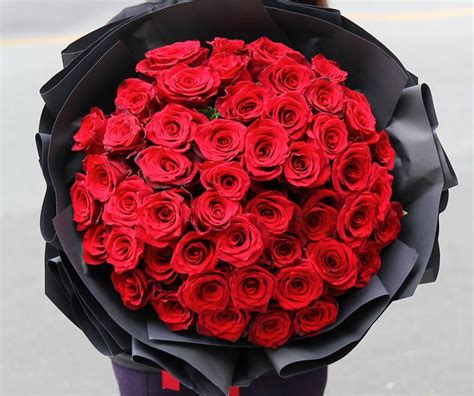 Luxury 50 Stems Red Roses By Bees Flowers