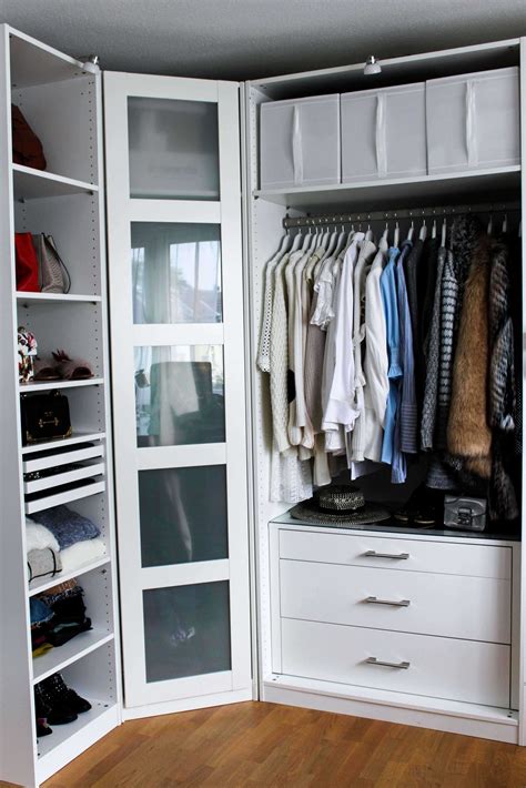 Einen schrank selbst zu bauen ist nicht nur meistens günstiger als einen schrank zu kaufen. Elegant Schrank Gestalten | Armadio angolare ikea, Armadio ...