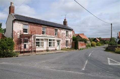 House On A Road Junction Field Dalling © Philip Halling Cc By Sa20 Geograph Britain And