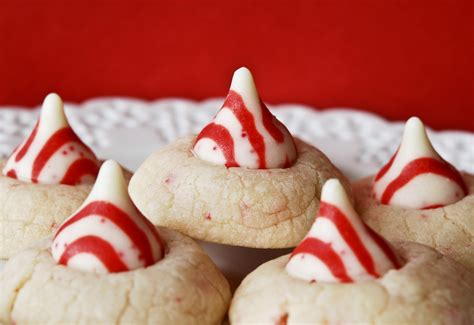 16 Chocolate Peppermint Cookies With Candy Cane Kisses Background Food Poin