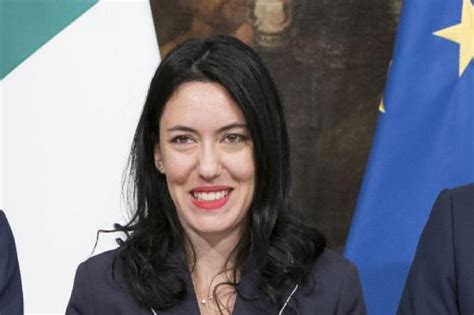 Lucia azzolina, 37 anni, siciliana di siracusa e sottosegretaria all'istruzione, viene dal mondo della scuola: Quelle strane incongruenze nel curriculum della ministra Lucia Azzolina - Stampalibera.it