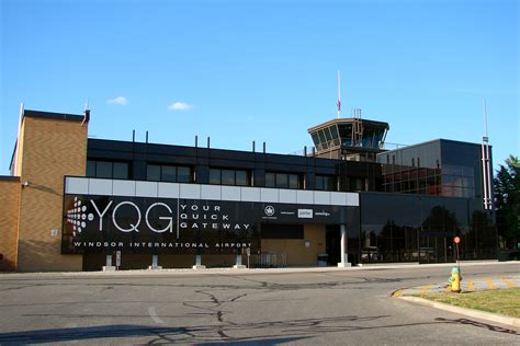 Filewindsor Airport 1 Wikimedia Commons
