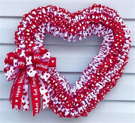 Pin By Jackie Engle On Valentine Diy Valentines Day Wreath Valentine