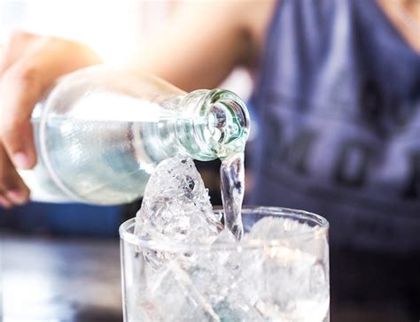 Premium Photo Glass With Ice And The Hands Are Pouring Drinking Water