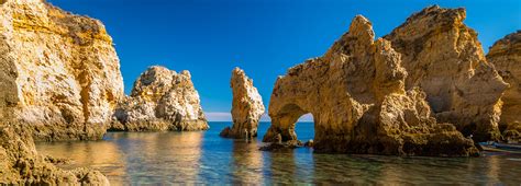 The country produces almost 100,000 tonnes of cork each year which is then produced into bottle stoppers and thermal insulation for houses amongst many other things. Portugal vakantie .info · Alles over vakantie Portugal
