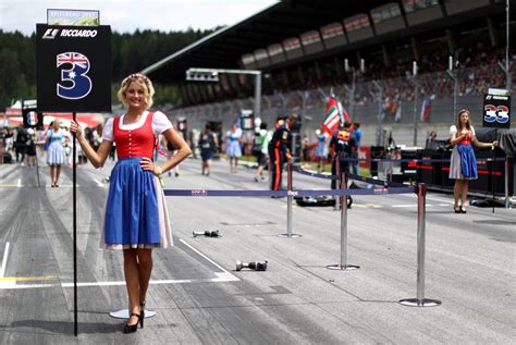 Fans Divided Over Grid Girls Axing 3legs4wheels
