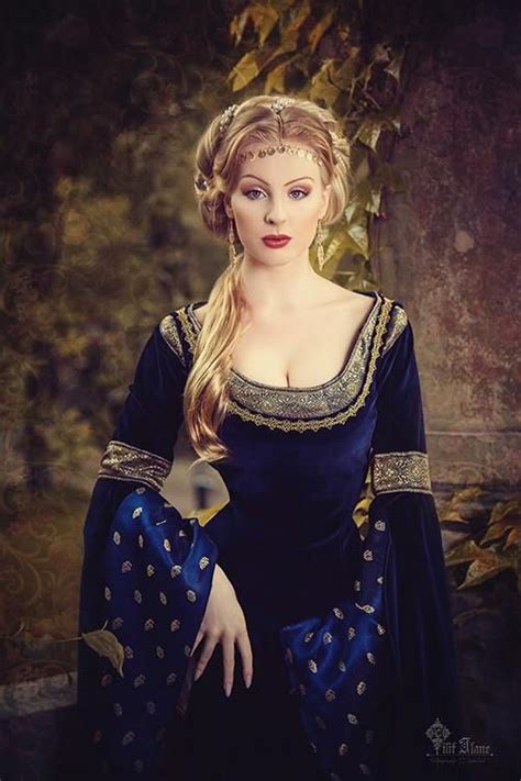 Troys Seducment Miss Vintage Queen Beautiful Blue Embroidered Renaissance Dress And Becomes