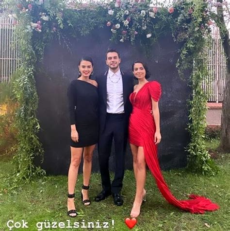 Yalnız değilsin ezgi mola geçen yıl batman'da intihar eden i̇pek er, bıraktığı mektupta musa orhan'ın kendisine cinsel saldırıda bulunduğu iddiasını yazmıştı. Mutluluğa ilk adım! İsmail Ege Şaşmaz, sevgilisi Hande ...