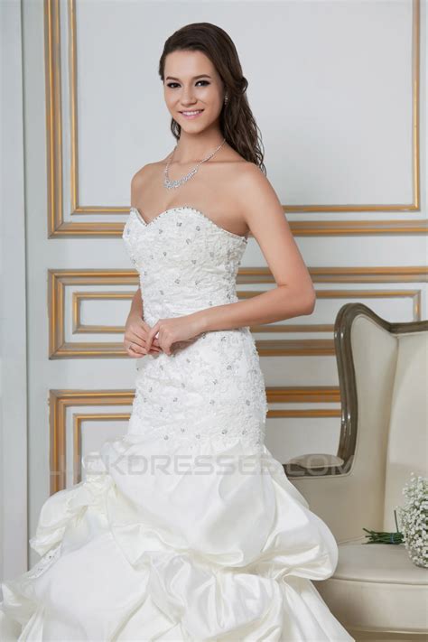 A Line Sweetheart Court Train Beaded Lace Wedding Dresses 2031439