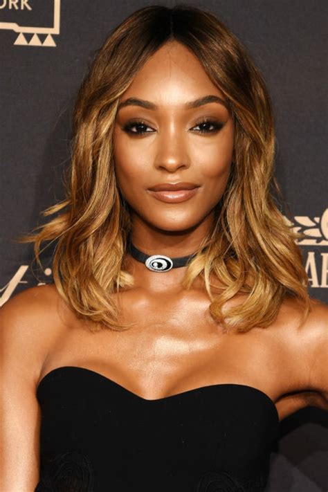 Comme son nom l'indique, le balayage blond doré donne des reflets pour un effet coup de soleil immédiat. Balayage Blond Sur Brune Peau Mate