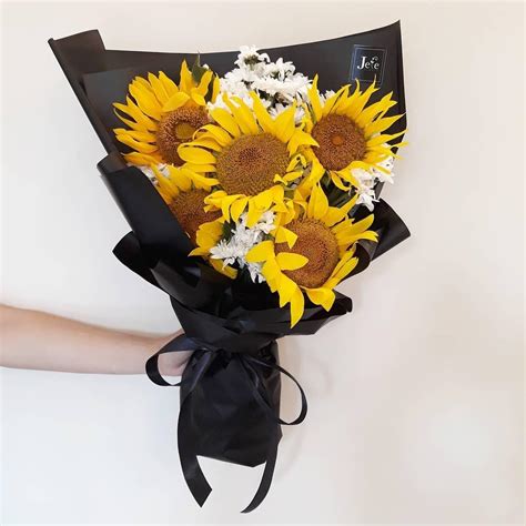 Bagi kalian yang mencari gambar bunga matahari, di bawah ini juga telah kami sajikan gambar bunga. Foto Rangkaian Bunga Matahari - Gambar Terbaru HD