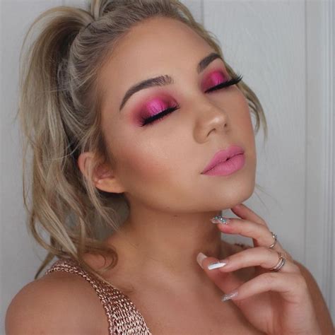 How To Wear Hot Pink Eye Shadow Popsugar Beauty Pink Eyeshadow Look