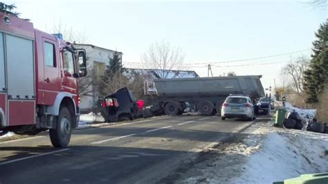 Czołg Wjechał W Auto Ukraina - Wjechał w auto, które uderzyło w przechodniów. Jedna osoba nie żyje, a