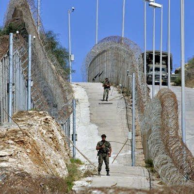 Marruecos y españa acuerdan la devolución de los adultos llegados irregularmente durante la crisis de ceuta. Muro España-Marruecos