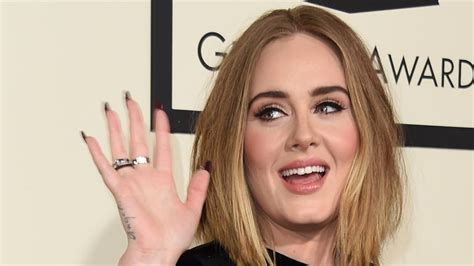 Adele Sempre Più Magra Si Fa Vedere Per La Prima Volta Con 45 Kg In Meno