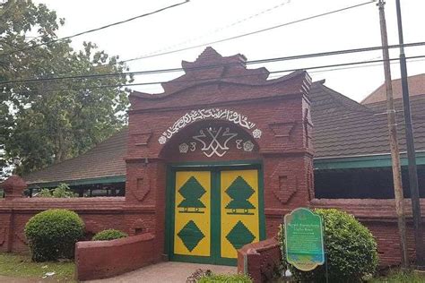 Masjid Sunan Gunung Jati Homecare24