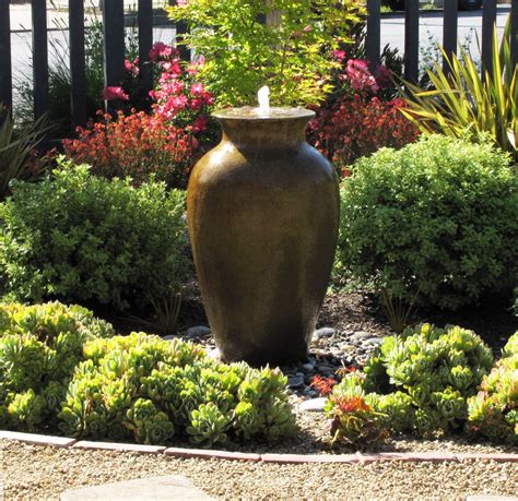 10 Small Water Feature Ideas