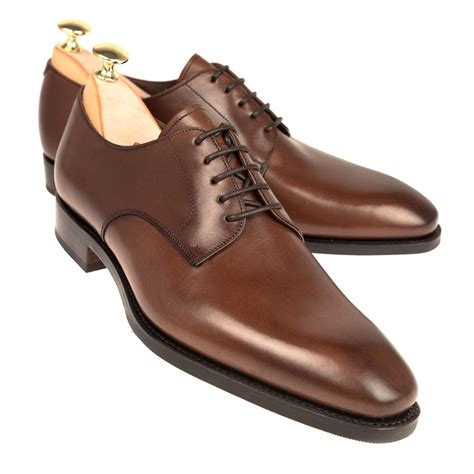 Its innovative perforated leather trim draws attention and makes them fit in into very different styles. BROWN DERBY SHOES 80449 RAIN