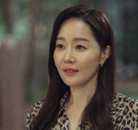 Profil Dan Biodata Lengkap Uhm Ji Won Pemeran Antagonis Di Drama Babe Women