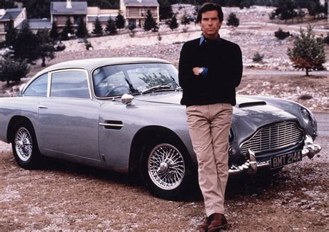 Take A Look Inside James Bonds Gorgeous Aston Martin Cash Roadster